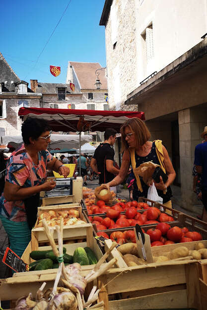 Marché dominical à Souillac